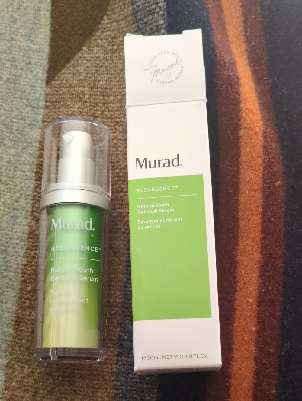 Murad Retinol Youth Renewal Serum - Green and White